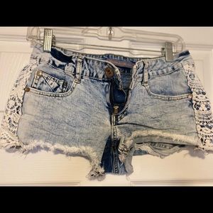 WHITEWASH LACE SHORTS SIZE 5
